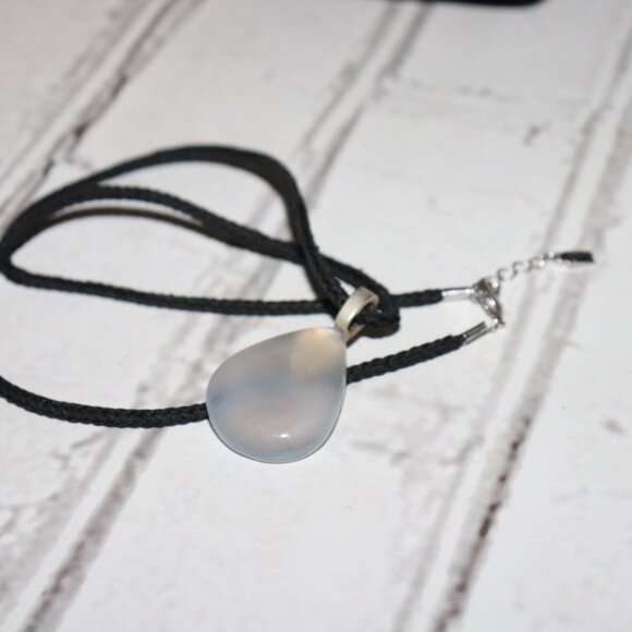 Beautiful black cord necklace with natural stone pendant 20-21" - Picture 2 of 5